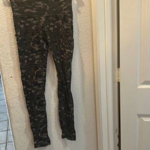 FINAL MARKDOWN NWT hue leggings small
